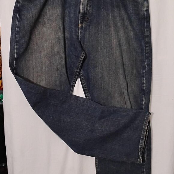 NEW-NWT- Wrangler- 36"x32" Relaxed Fit- WASHED RIPPED DENIM DARK BLUE STYLE - Picture 11 of 13